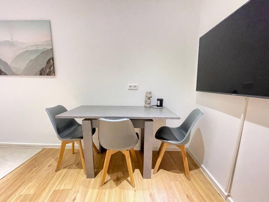 70Qm - 3 Rooms - Free Parking - City - Mallibase Apartments Hannover Bagian luar foto