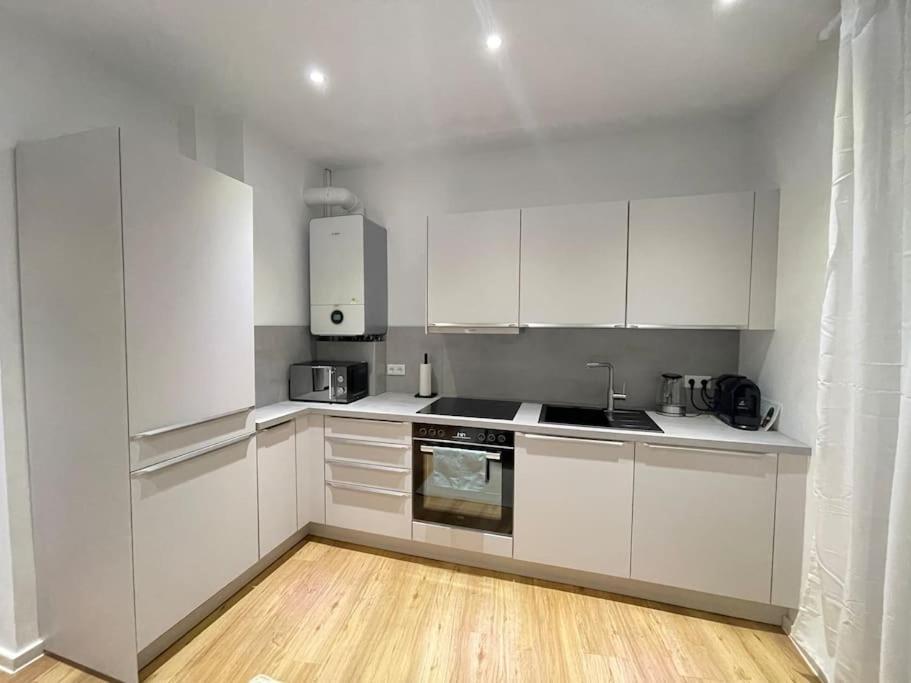 70Qm - 3 Rooms - Free Parking - City - Mallibase Apartments Hannover Bagian luar foto